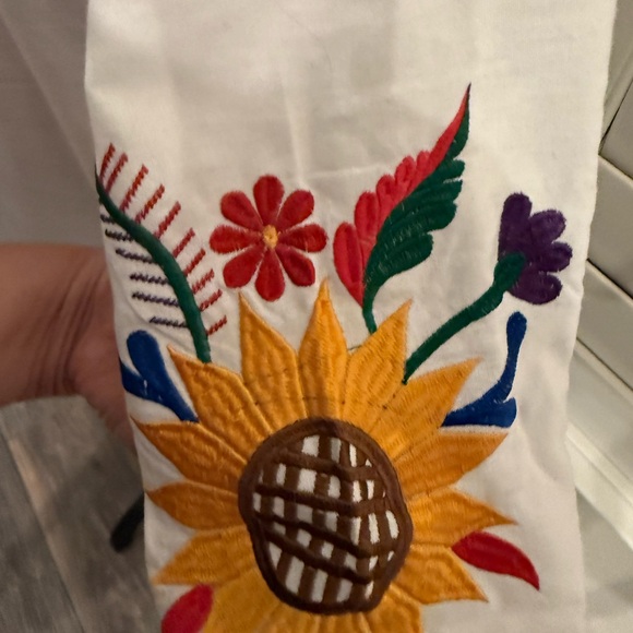 Embroidered Vibrant Floral Fiesta Top XL - Picture 9 of 10